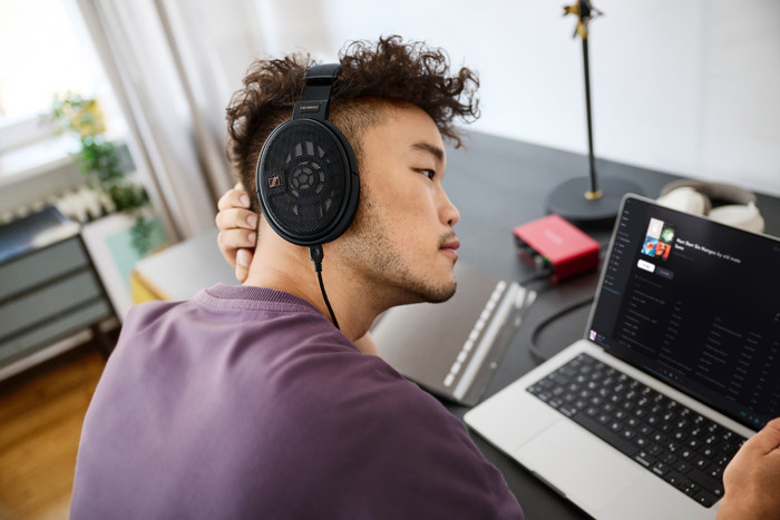 Sennheiser HD 660S2 product in use