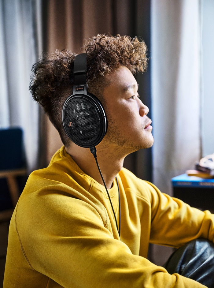 Sennheiser HD 660S2 product in use