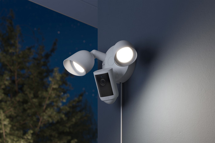 Ring Floodlight Cam 2e Génération Blanc produit à l'usage