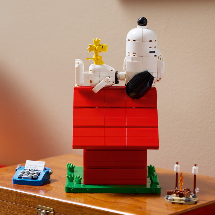 LEGO Ideas - Peanuts : la Niche de Snoopy 21368 produit à l'usage