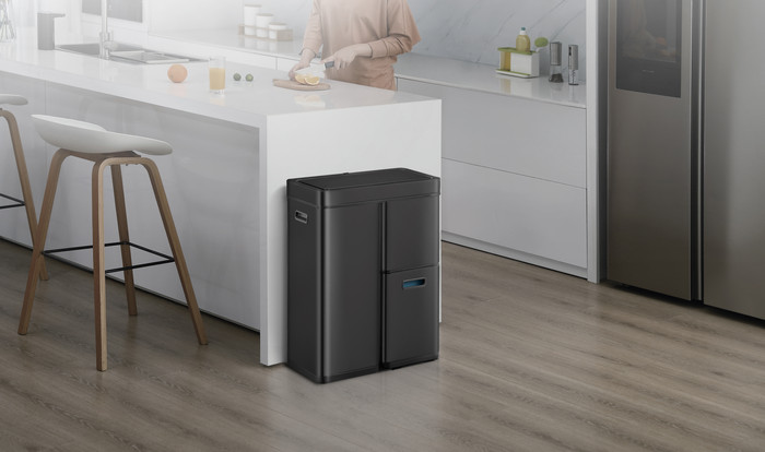 EKO Mirage Plus Sensor 30 + 2x 15L Matte Black product in use