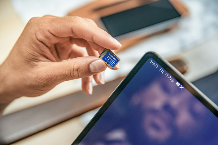 Samsung MicroSDXC T7 256GB 170MB/s product in gebruik