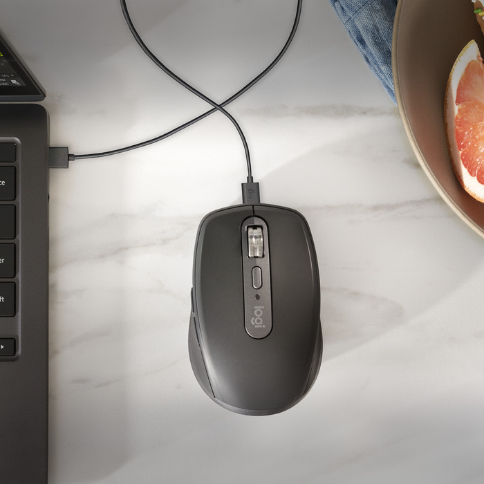 Logitech MX Anywhere 3S Compact Grijs product in gebruik