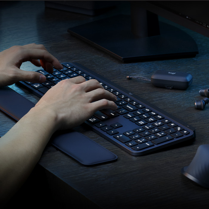 Logitech MX Keys S Grafiet Azerty  BE product in gebruik