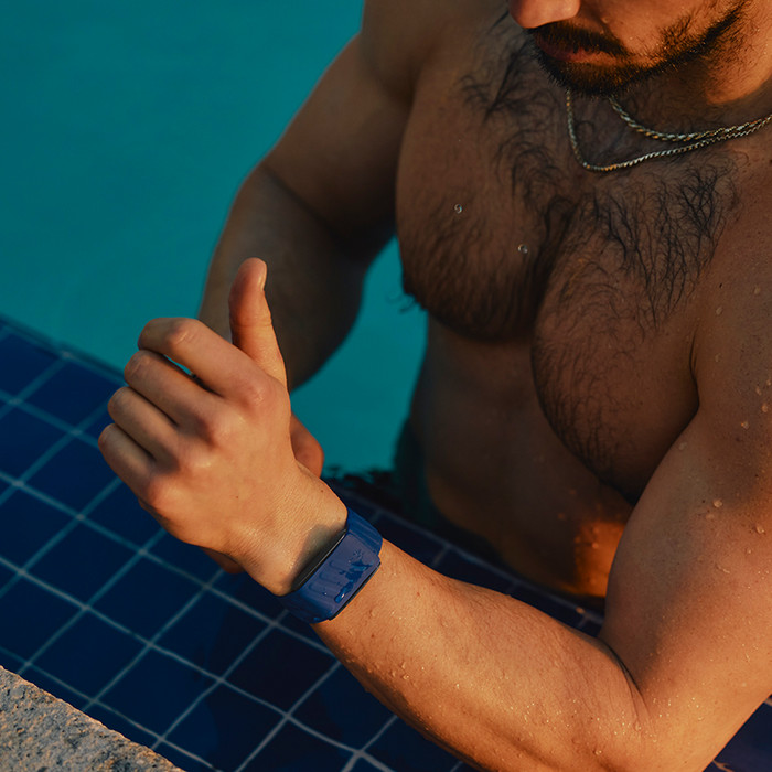 WHOOP 5.0 SportFlex Band Blauw product in gebruik