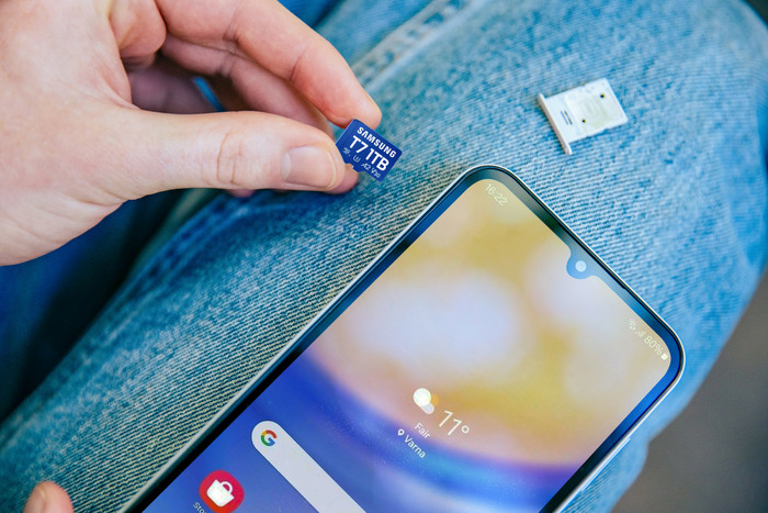 Samsung MicroSDXC T7 256GB 170MB/s product in gebruik