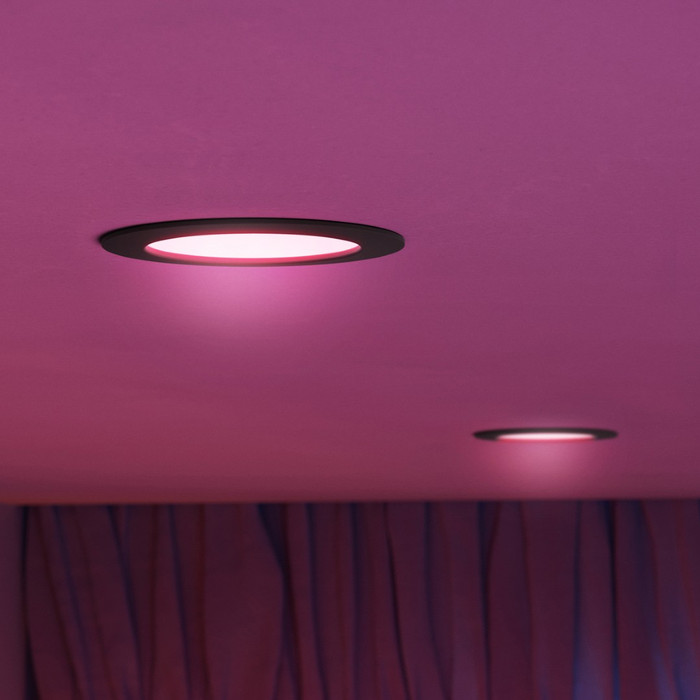 Philips Hue Inbouwspot Slim - White and Color - 170mm - Zwart product in gebruik
