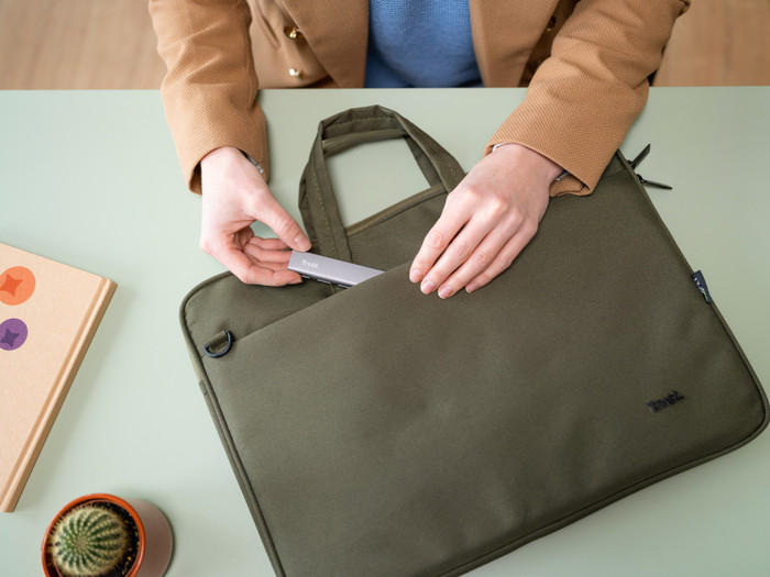 Trust Halyx 4-port USB-A 3.2 Gen 1 Hub product in use