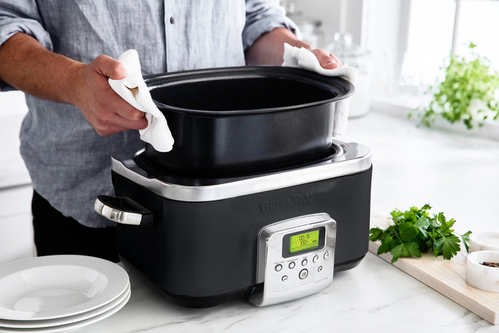 GreenPan Elite Slowcooker Black 6L product in use