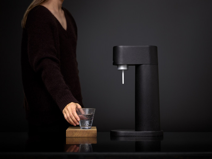 Mysoda Woody Black product in use