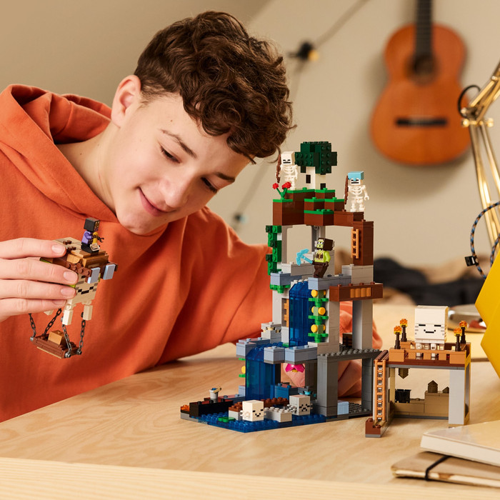 LEGO Minecraft Ghast-huis 21597 product in gebruik