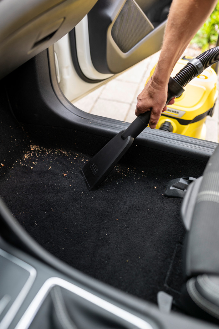 Kärcher WD 2-18 Battery Set V-12/18 product in use