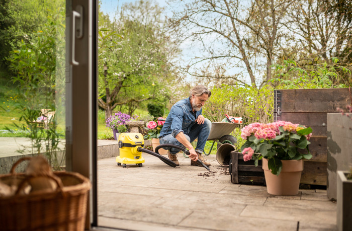 Kärcher WD 2-18 Battery Set V-12/18 product in use