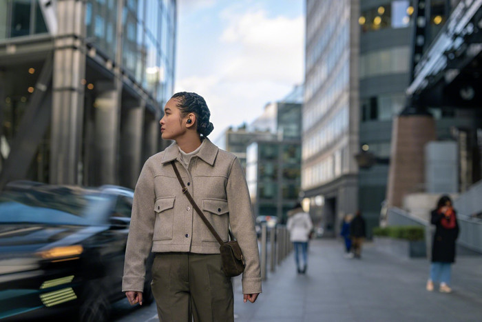 Sony WF-1000XM5 Zwart product in gebruik