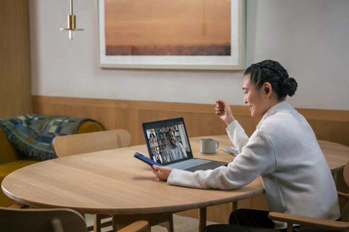 Sony WF-1000XM5 Zwart product in gebruik