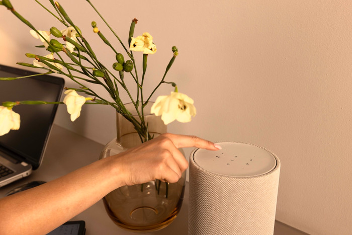 Denon Home 200 Zilver product in gebruik