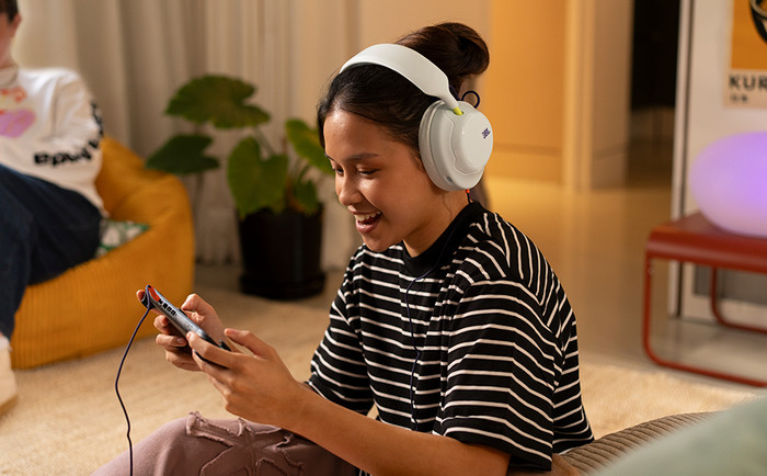 JBL Quantum 120 Ice product in use