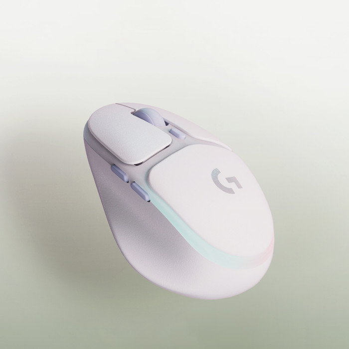 Logitech G705 Wireless Gaming Mouse product in use