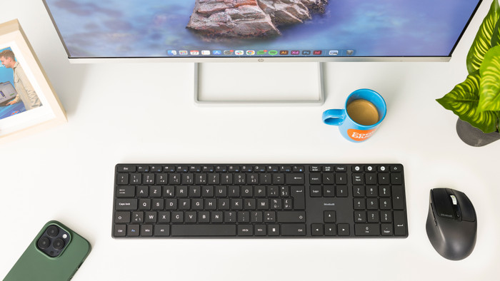 BlueBuilt Clavier Bluetooth Pro AZERTY + Imperium Souris Ergonomique Bluetooth produit à l'usage