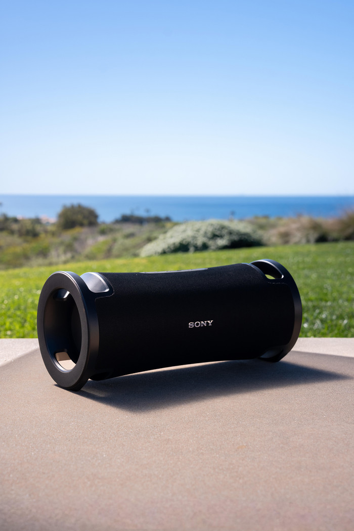 Sony ULT Field 7 + Sony ULT MIC Black product in use