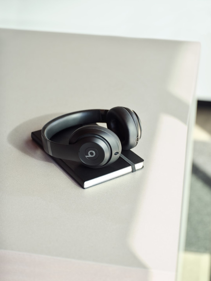 Beats Studio Pro Zwart product in gebruik