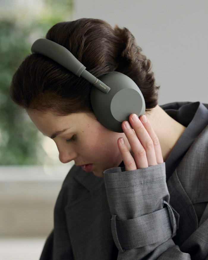 Sony WH1000XM6 Groen product in gebruik