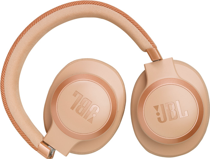 JBL Live 770NC Rose Gold + BlueBuilt Quick Charge Charger with USB-A Port detail