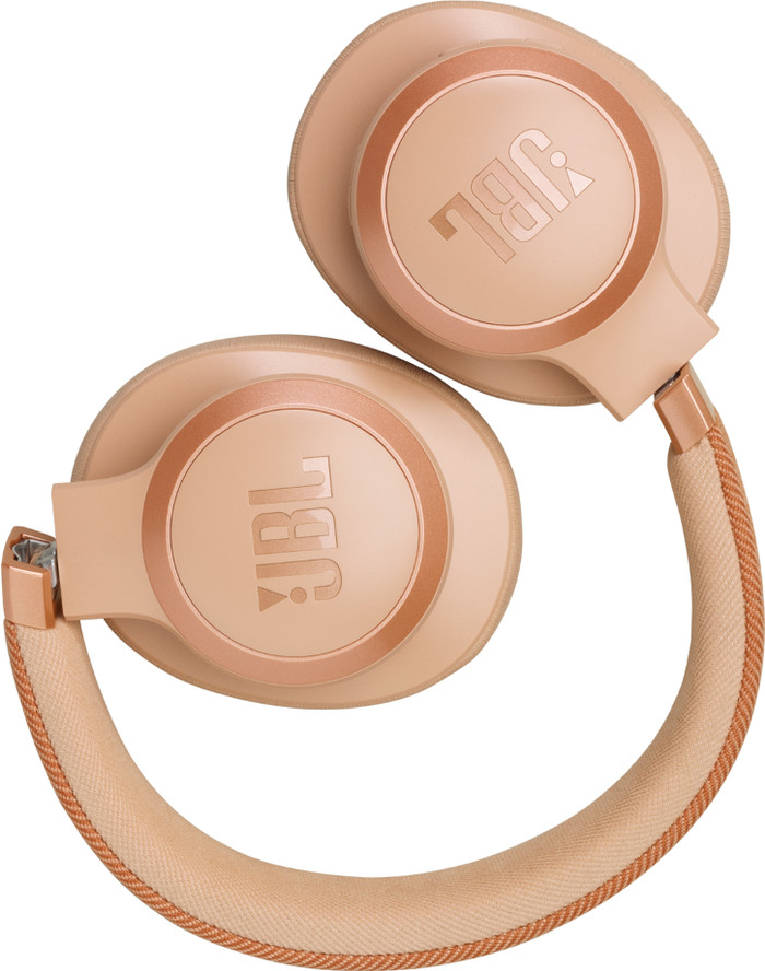 JBL Live 770NC Rose Gold + BlueBuilt Quick Charge Charger with USB-A Port detail