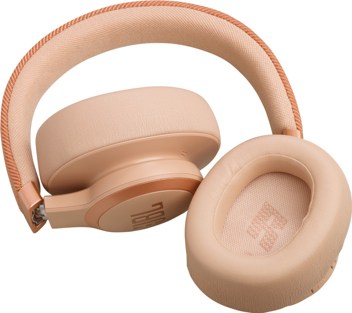 JBL Live 770NC Rose Gold + BlueBuilt Quick Charge Charger with USB-A Port detail