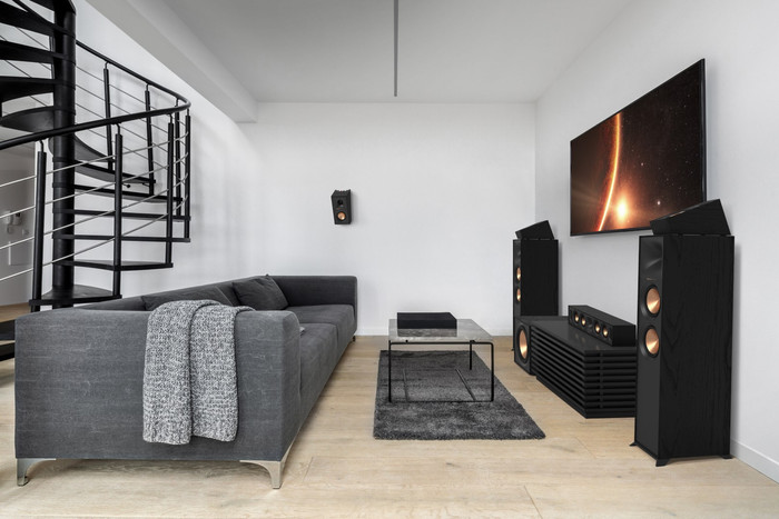 Klipsch R-600F product in use
