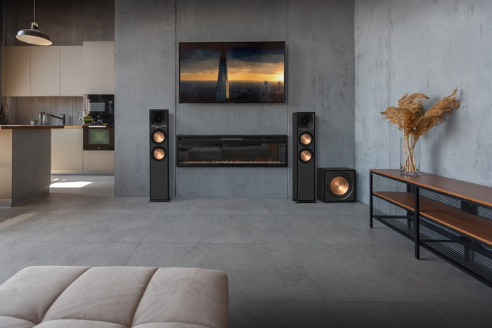 Klipsch R-600F product in use
