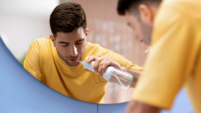 Philips Sonicare Cordless Power Flosser 3000 HX3826/31 product in use