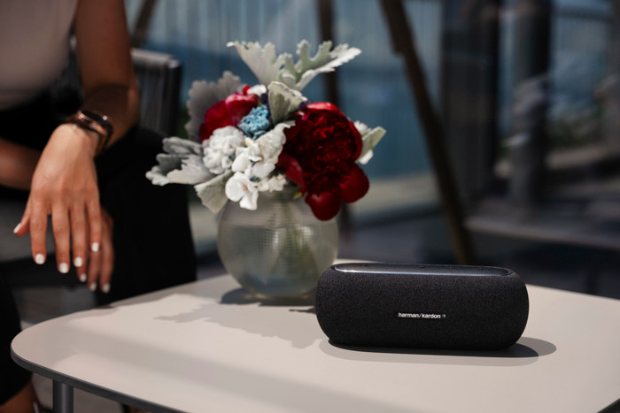 Harman Kardon Luna Zwart product in gebruik