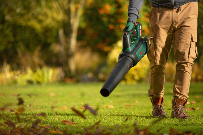 Bosch Advanced LeafBlower 36V-750 + Batterie 36 V (2,0 Ah) produit à l'usage