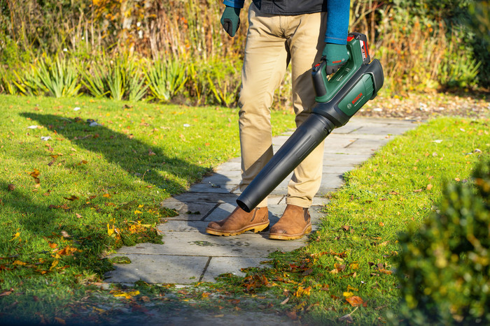 Bosch Advanced LeafBlower 36V-750 + Batterie 36 V (2,0 Ah) produit à l'usage