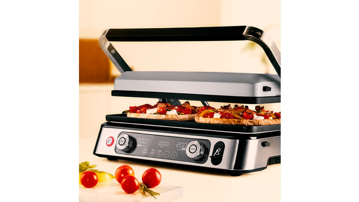 Braun MultiGrill 9 Pro CG9160 product in use