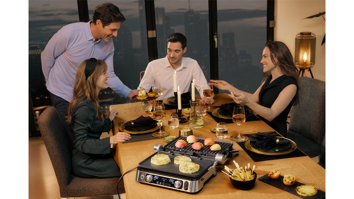 Braun MultiGrill 9 Pro CG9160 product in use