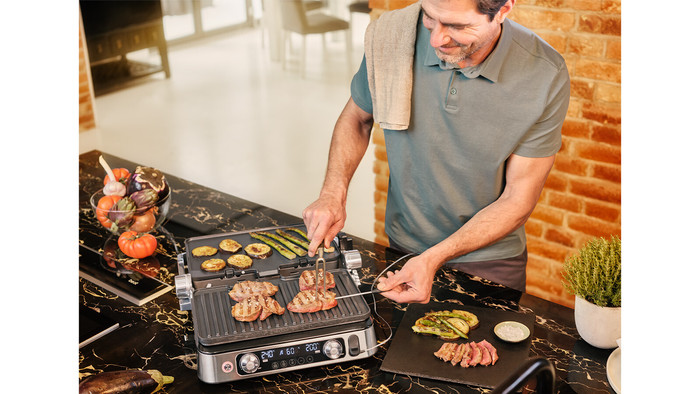 Braun MultiGrill 9 Pro CG9160 product in use