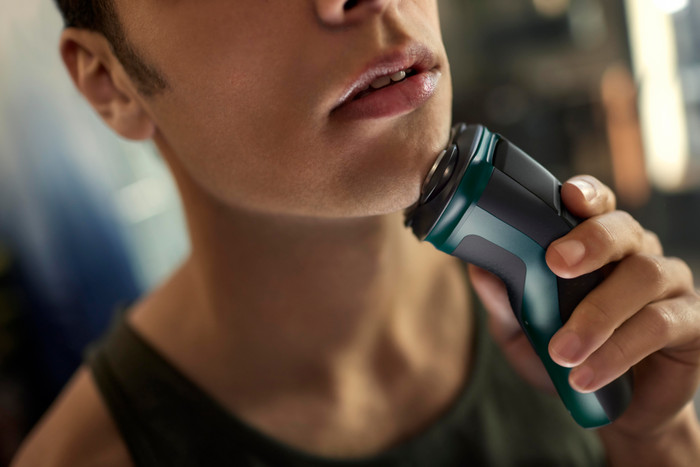 Philips Shaver Series 3000X X3052/00 product in use