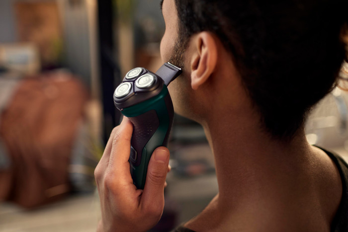 Philips Shaver Series 3000X X3052/00 product in use