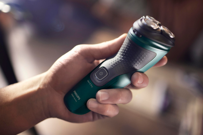 Philips Shaver Series 3000X X3052/00 product in use