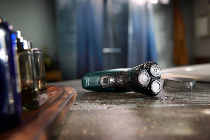 Philips Shaver Series 3000X X3052/00 product in use