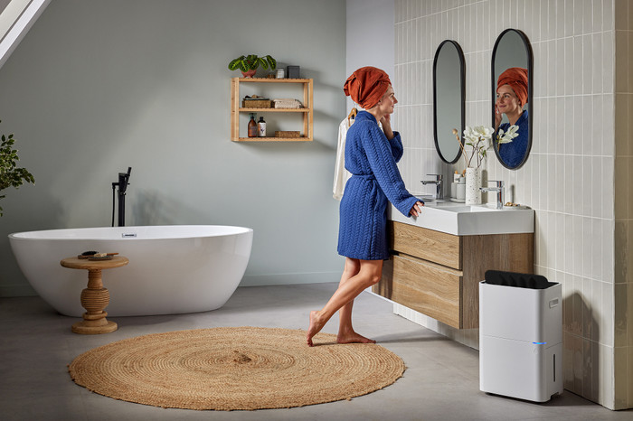 Qlima D820A Smart product in use