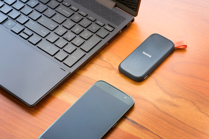 SanDisk Portable SSD 1TB - Duo Pack product in use