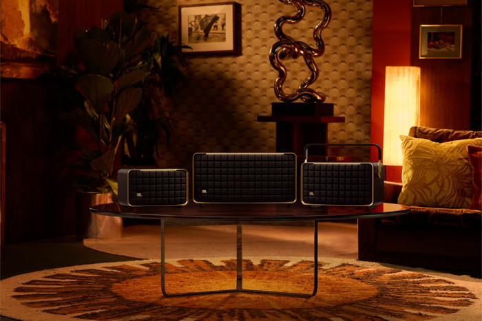 JBL Authentics 300 Black product in use