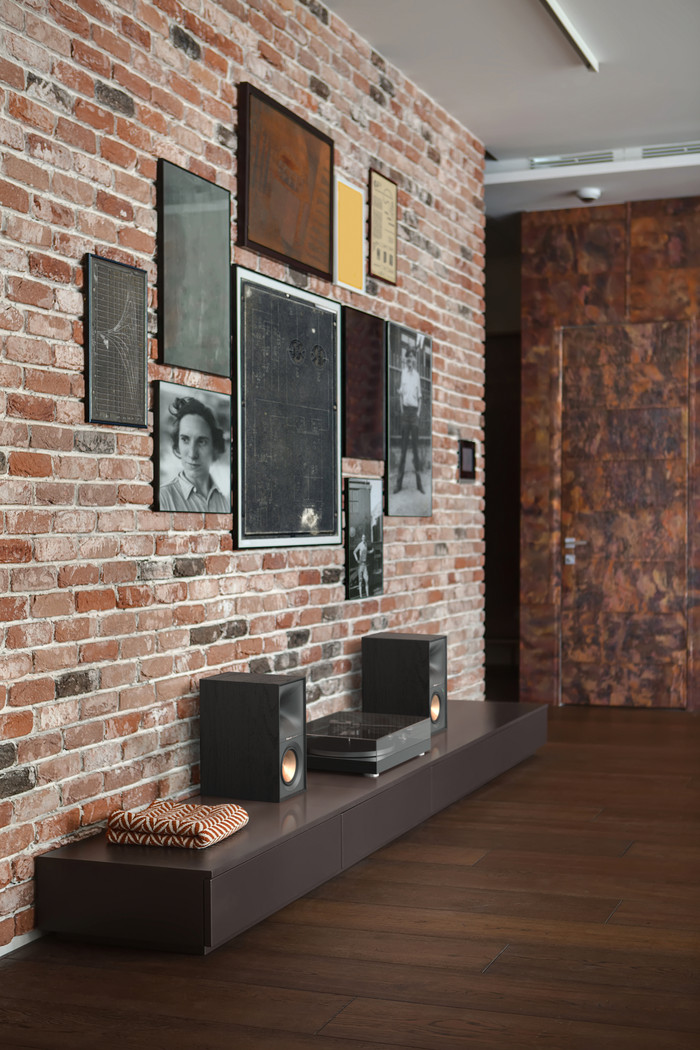 Klipsch R-50PM (per pair) product in use