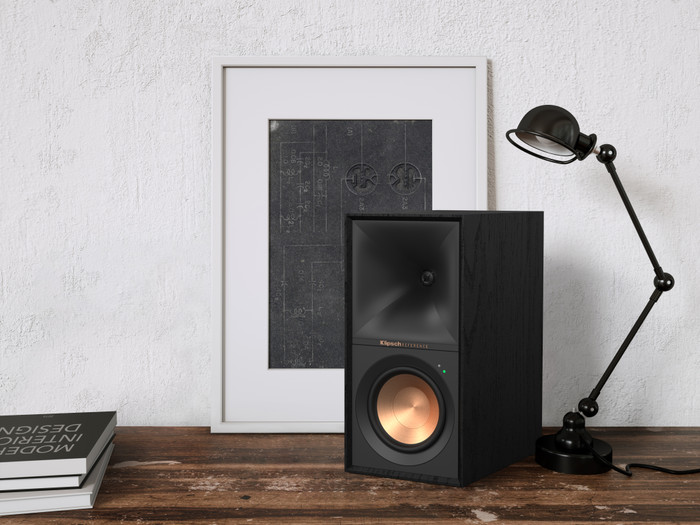 Klipsch R-50PM (per pair) product in use