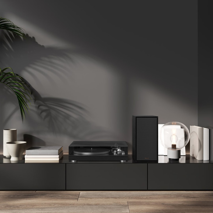 Klipsch R-50PM (per pair) product in use