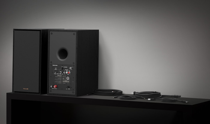 Klipsch R-50PM (per pair) product in use