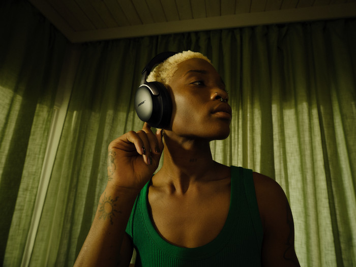 Bose QuietComfort Ultra Headphones Zwart product in gebruik